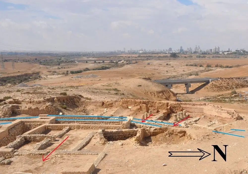 בתים הפונים מזרחה לכיוון האל