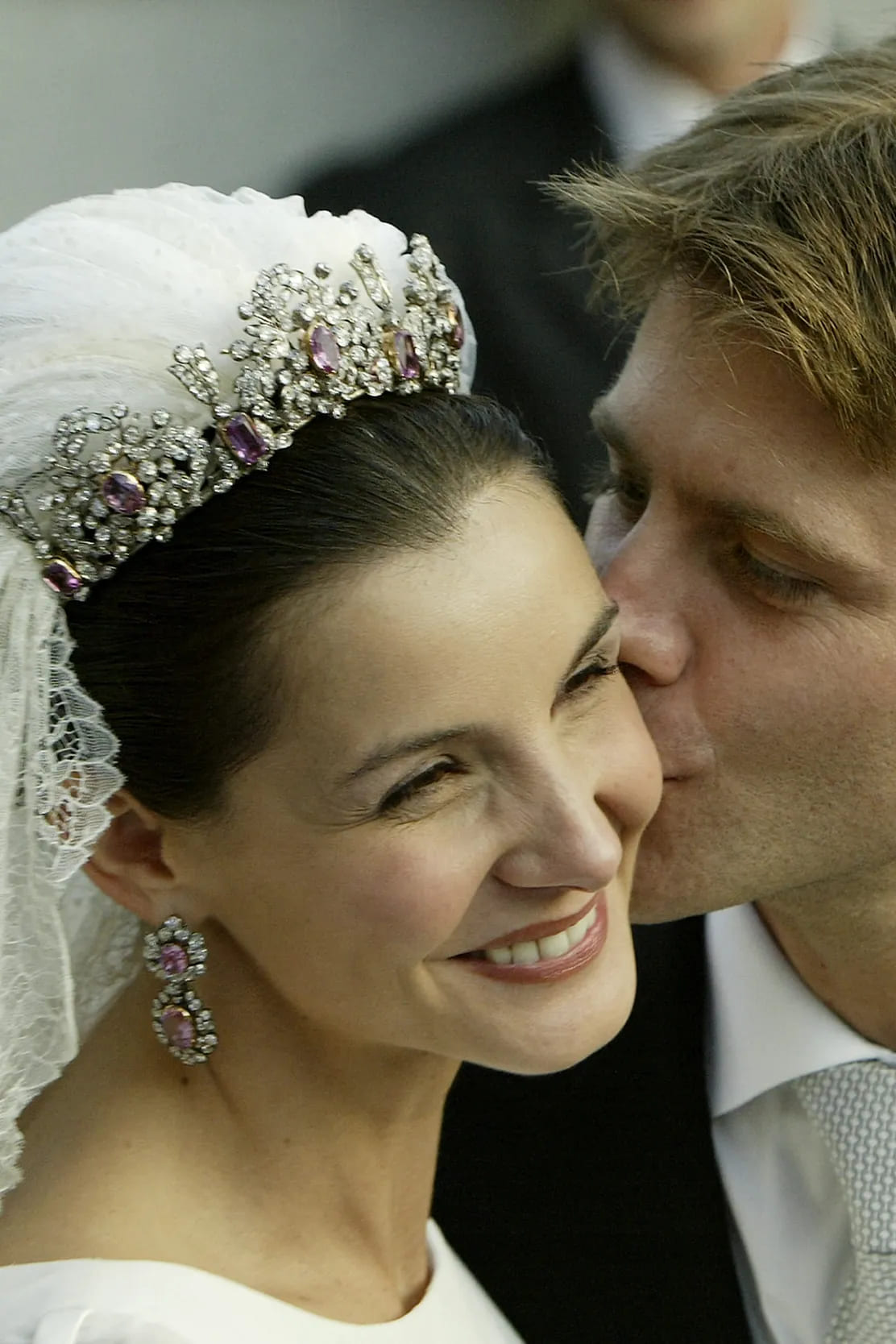 Clotilde Corau indossa la parure di tormalina rosa