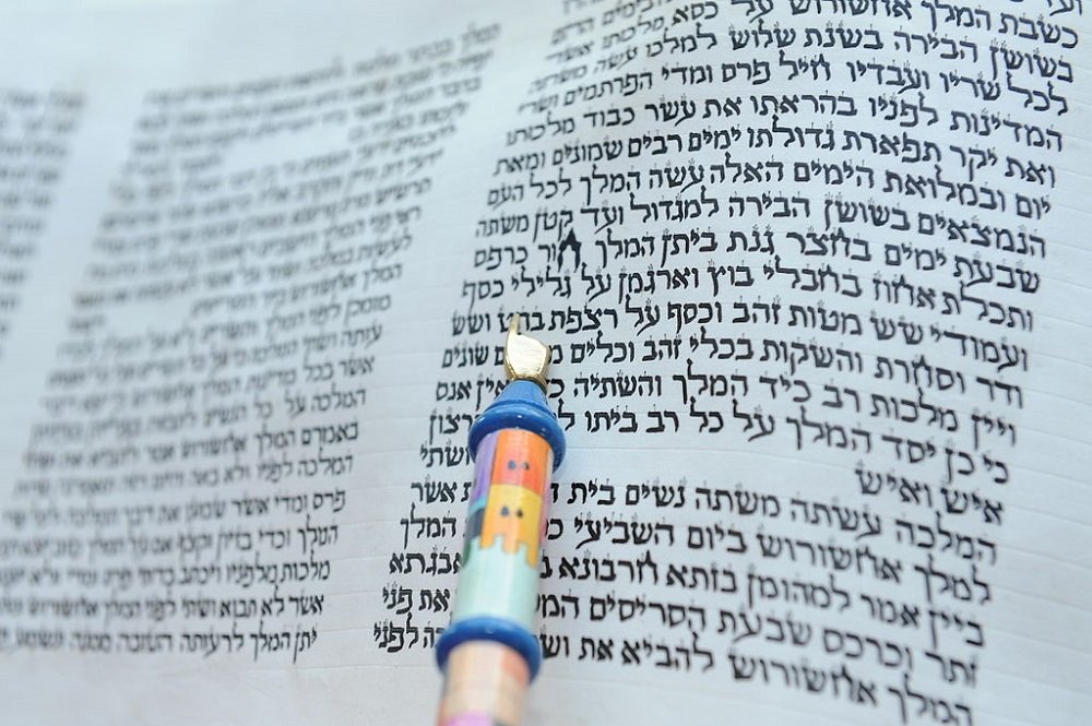 מגילה דתית יותר: הגרסה היוונית־יהודית של מגילת אסתר