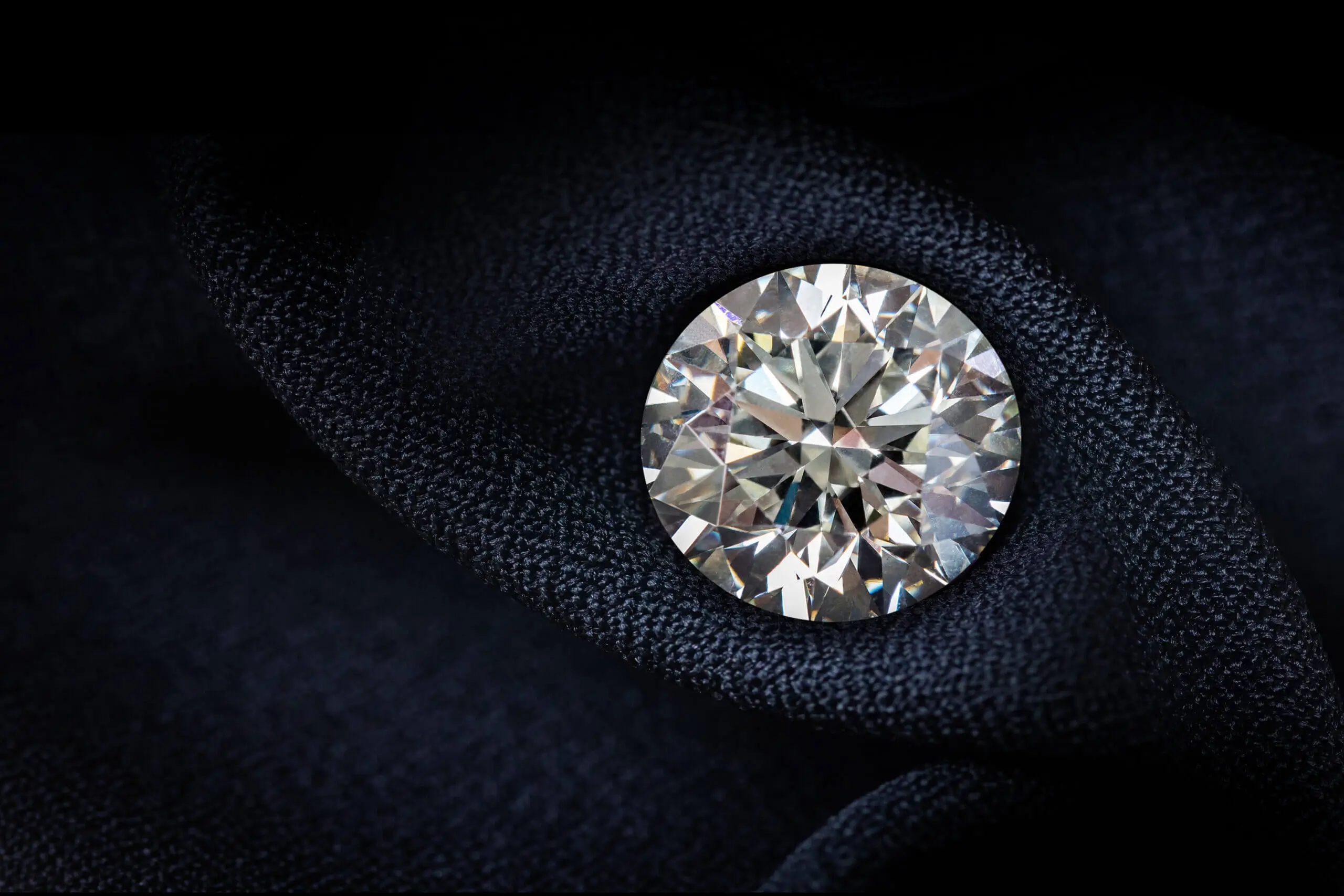 Perché vendere diamanti usati online: quali sono i vantaggi?