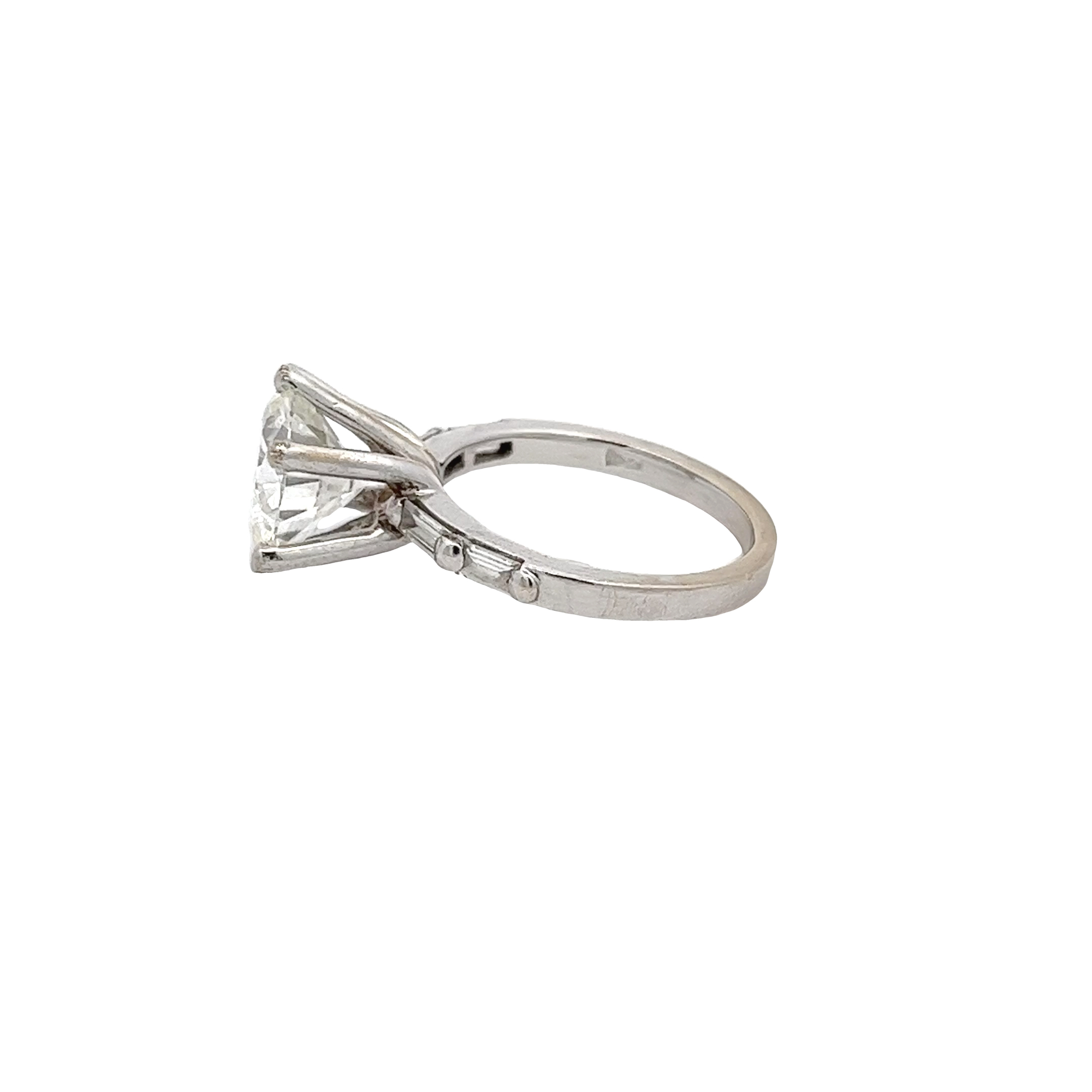 The 3.56 ct Gold Ring with Dazzling Side Stones.1jpeg.jpeg