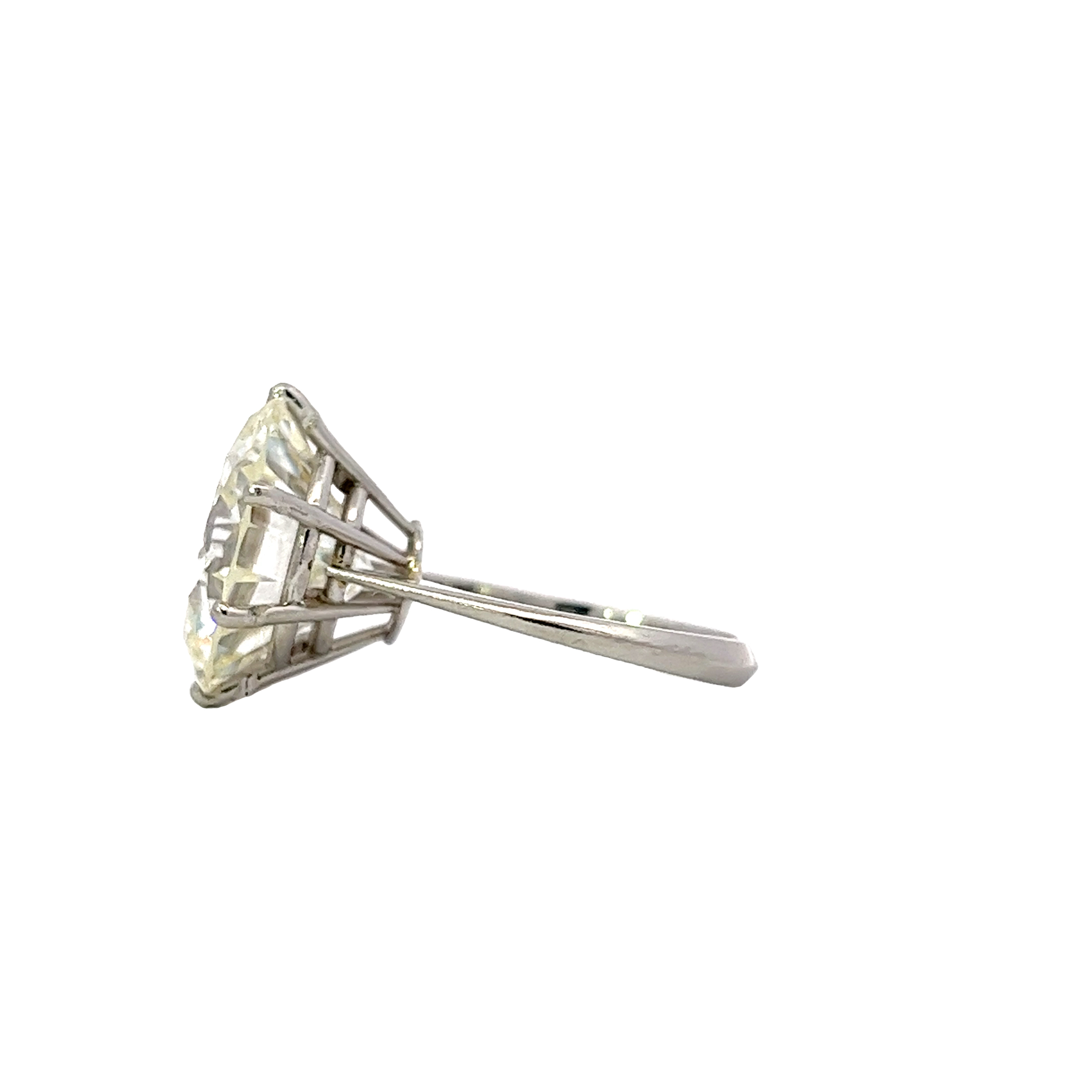 18ct gold ring with stunning 8.86 carat round brilliant diamond4.jpeg