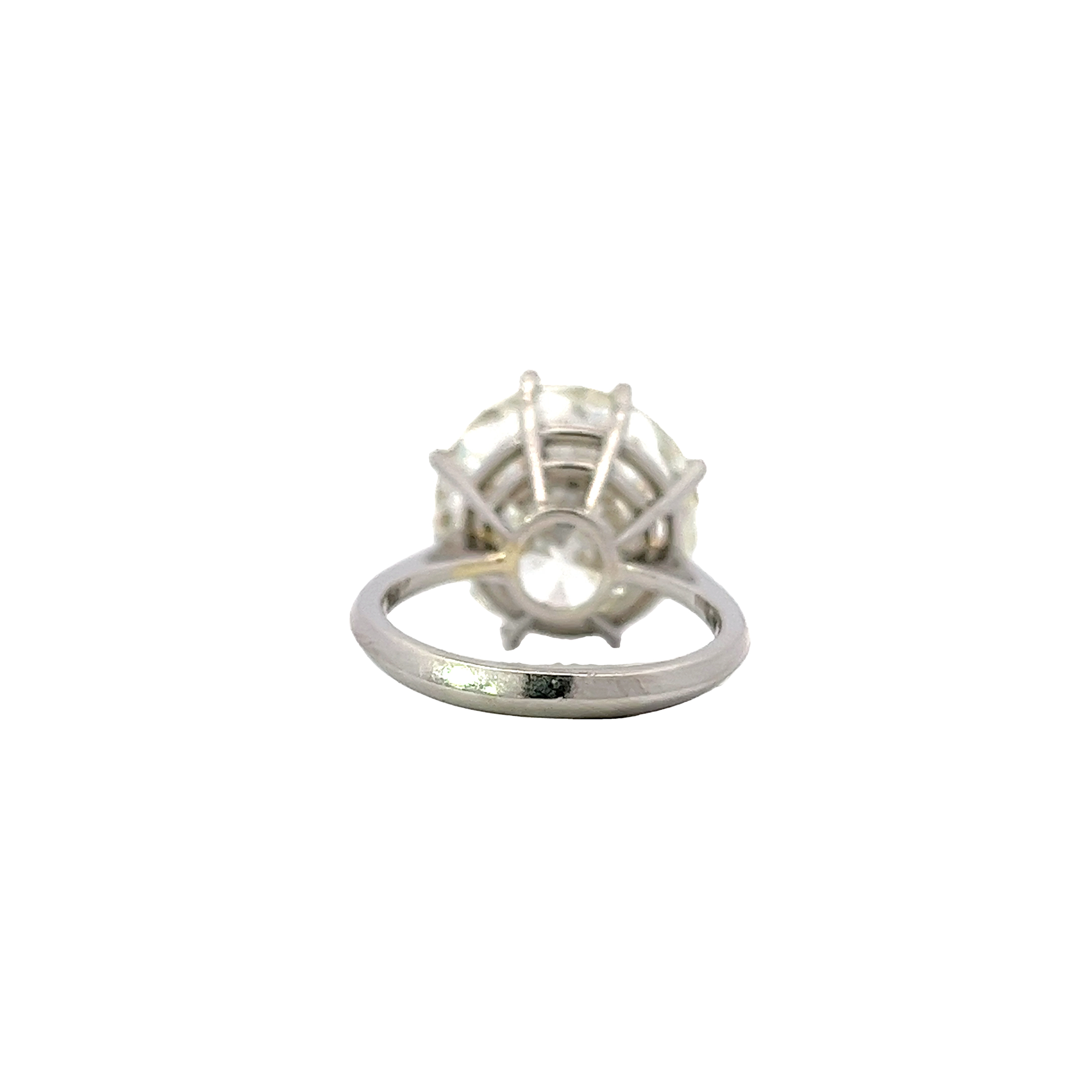 18ct gold ring with stunning 8.86 carat round brilliant diamond3.jpeg