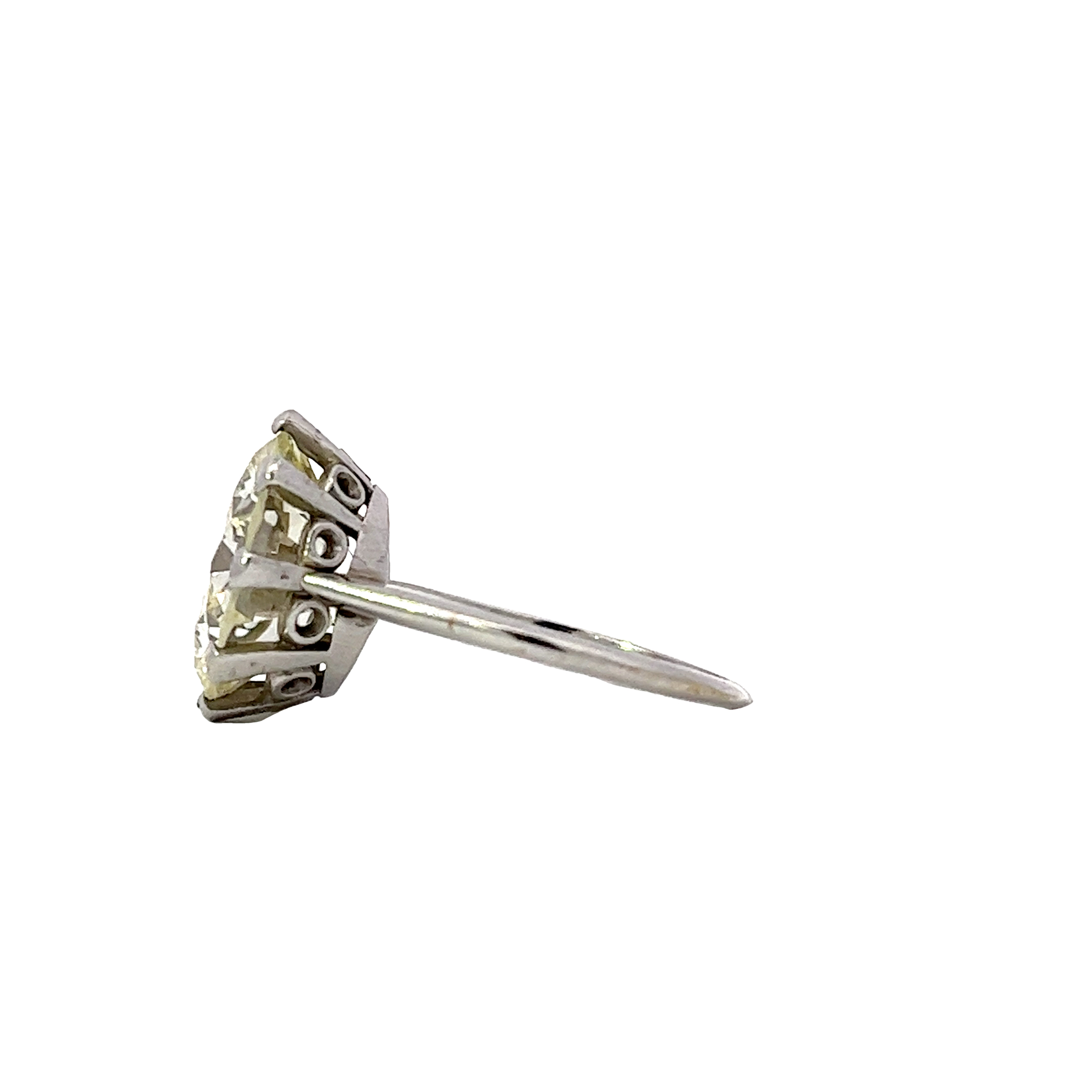 8ct Gold ring Adorend with a magnificent 6.80 carat round diamond3.jpeg