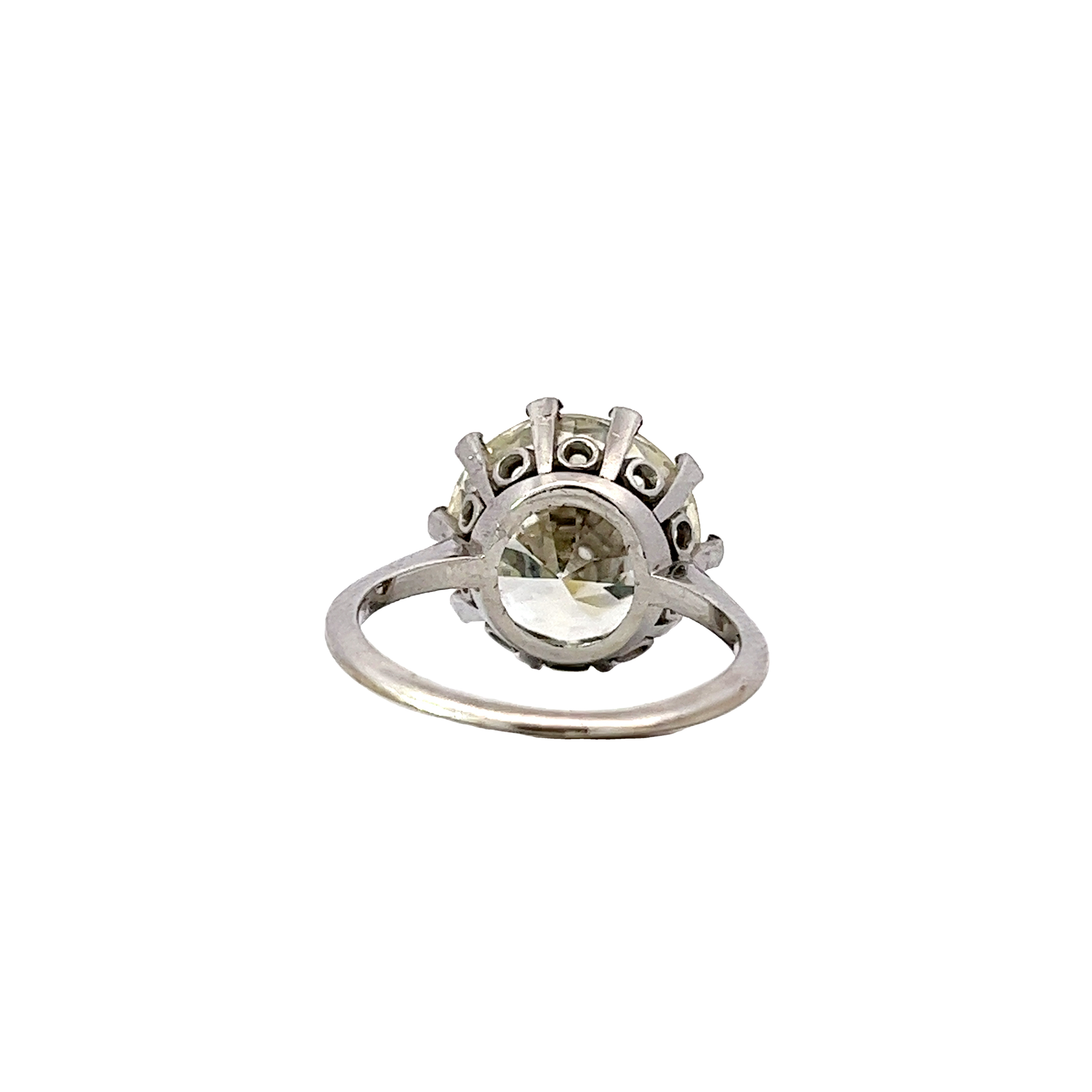 8ct Gold ring Adorend with a magnificent 6.80 carat round diamond2.jpeg