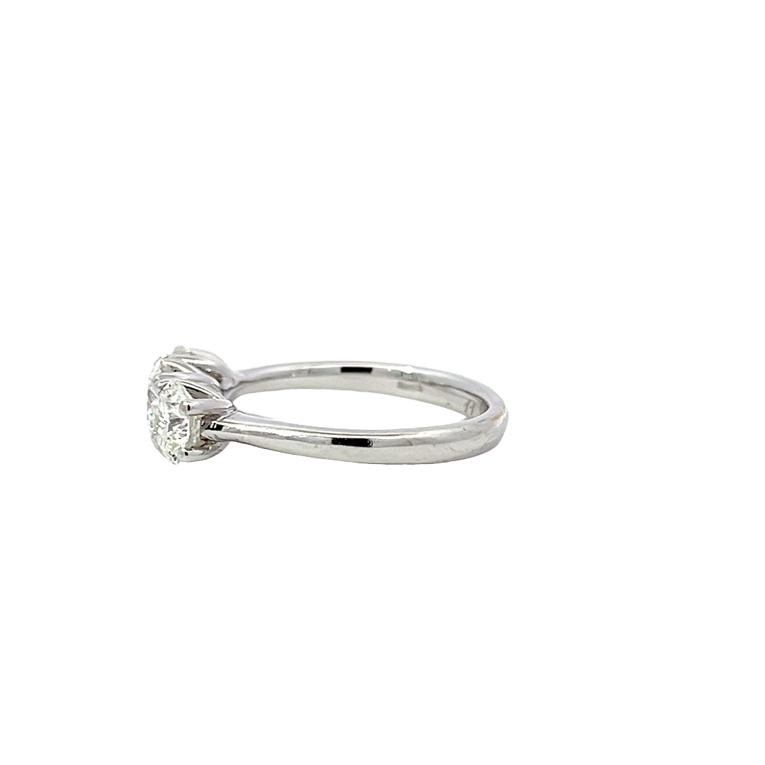 18ct gold ring with Three diamonds1.jpeg