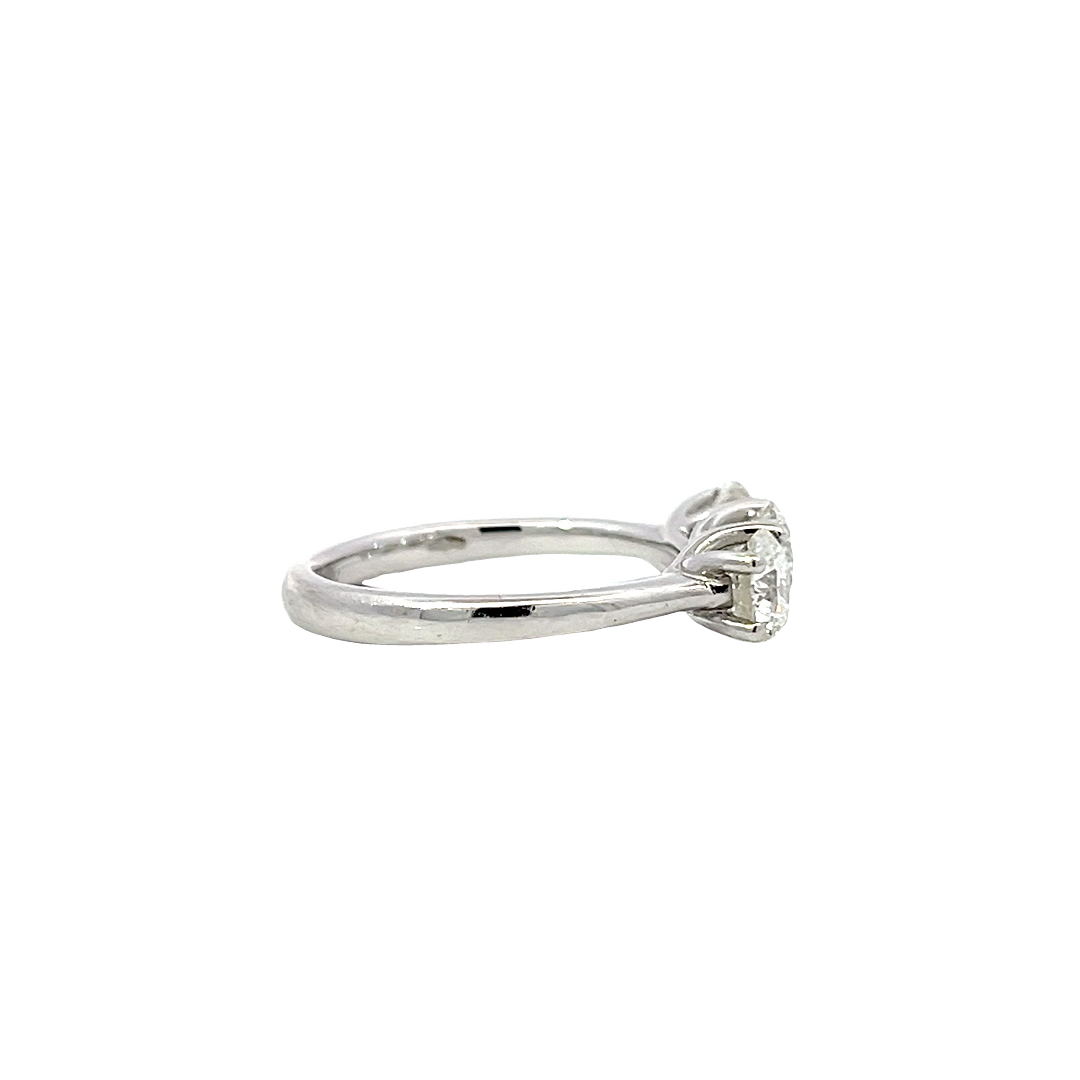 18ct gold ring with Three diamonds3.jpeg