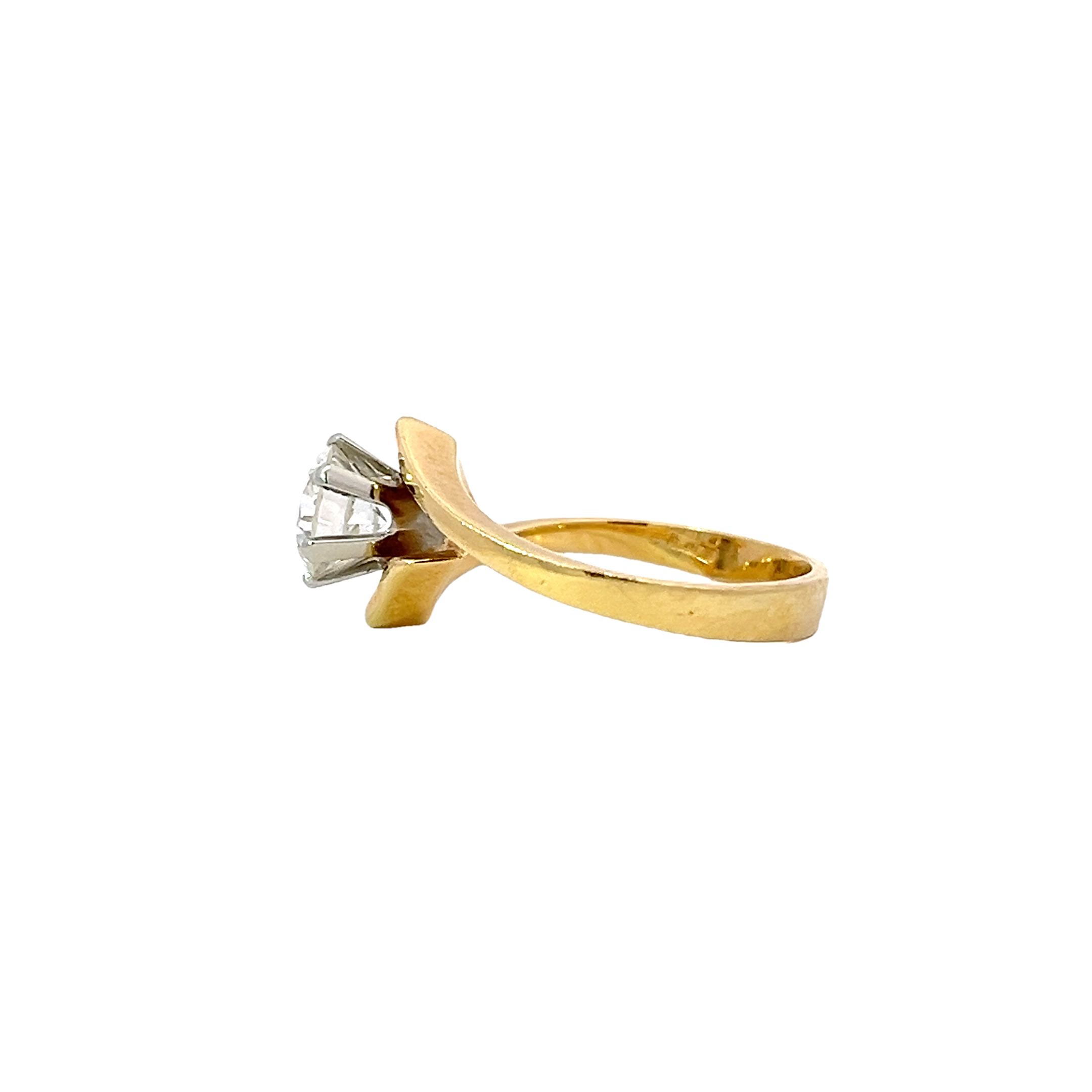 Exquisite 18ct Gold Ring Featuring a 1.02 Carat Brilliant Round Diamond1.jpeg