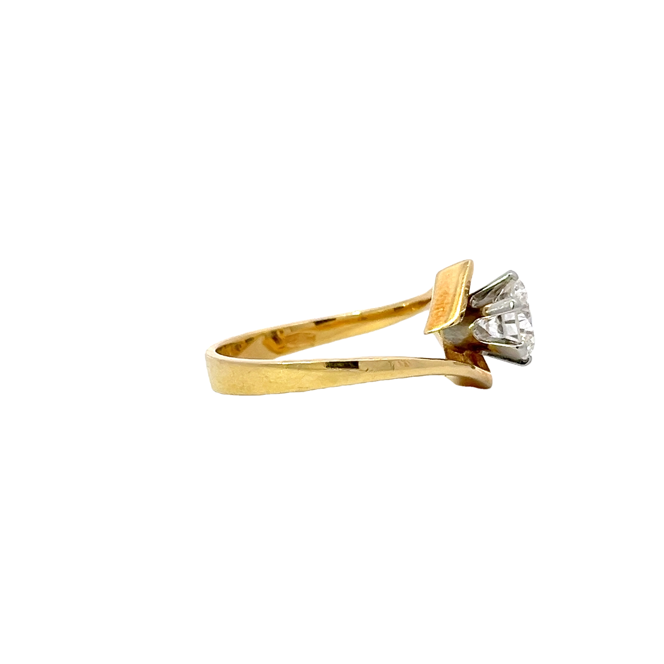 Exquisite 18ct Gold Ring Featuring a 1.02 Carat Brilliant Round Diamond3.jpeg