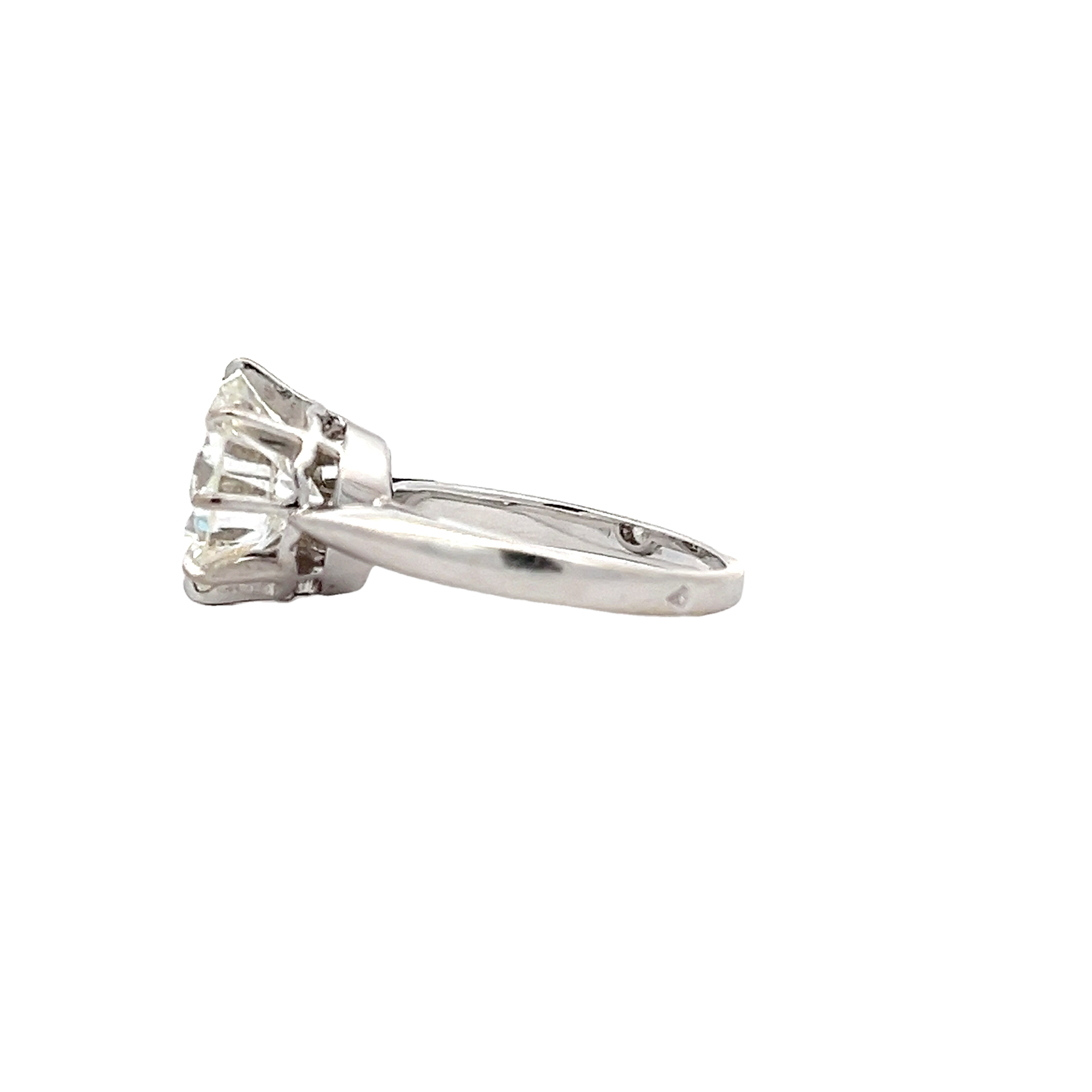Elegant 18ct Gold Ring with a 3.40-Carat Brilliant-Cut Diamond2.jpeg