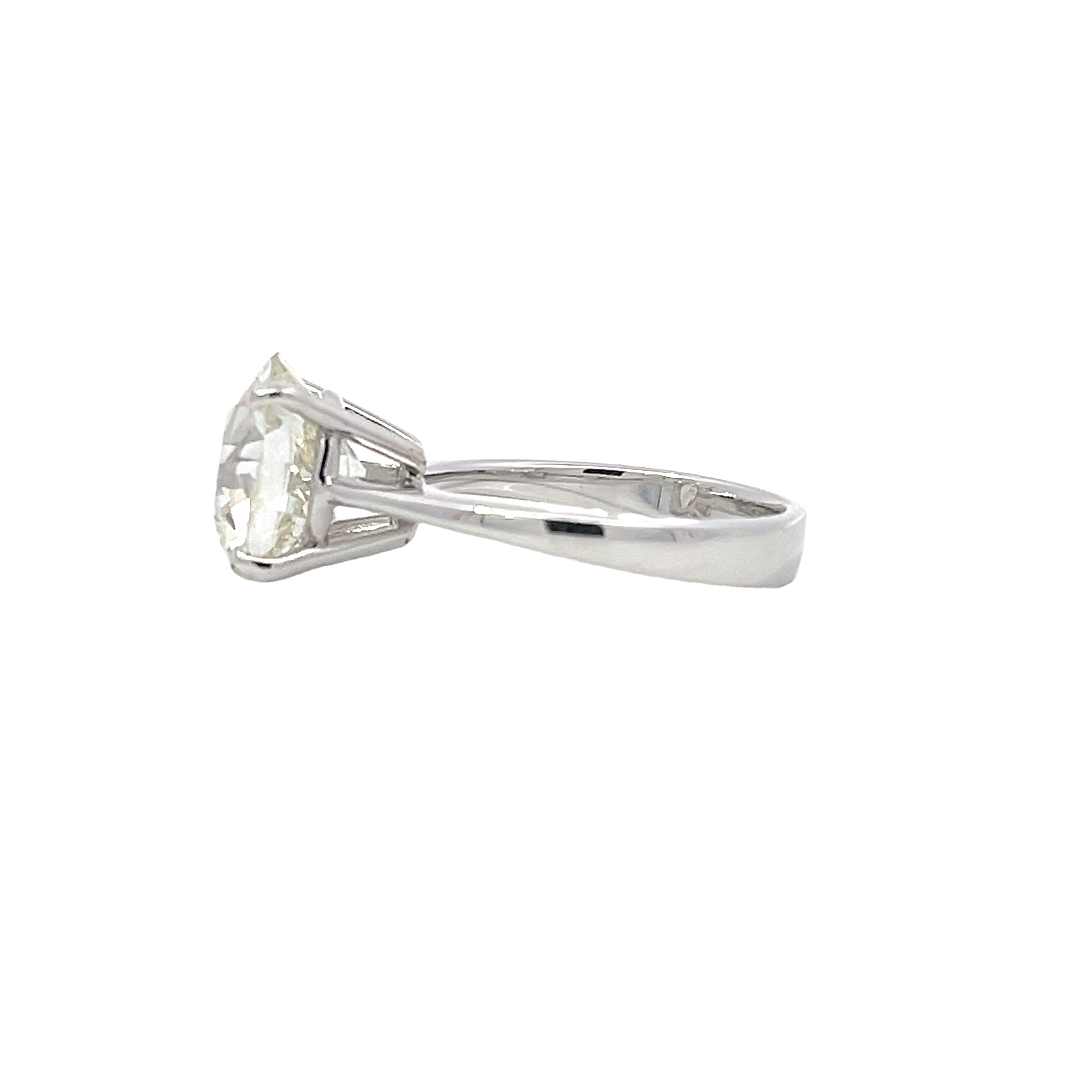 18ct Gold Ring with 4.46ct Cushion-Cut Diamond1.jpeg