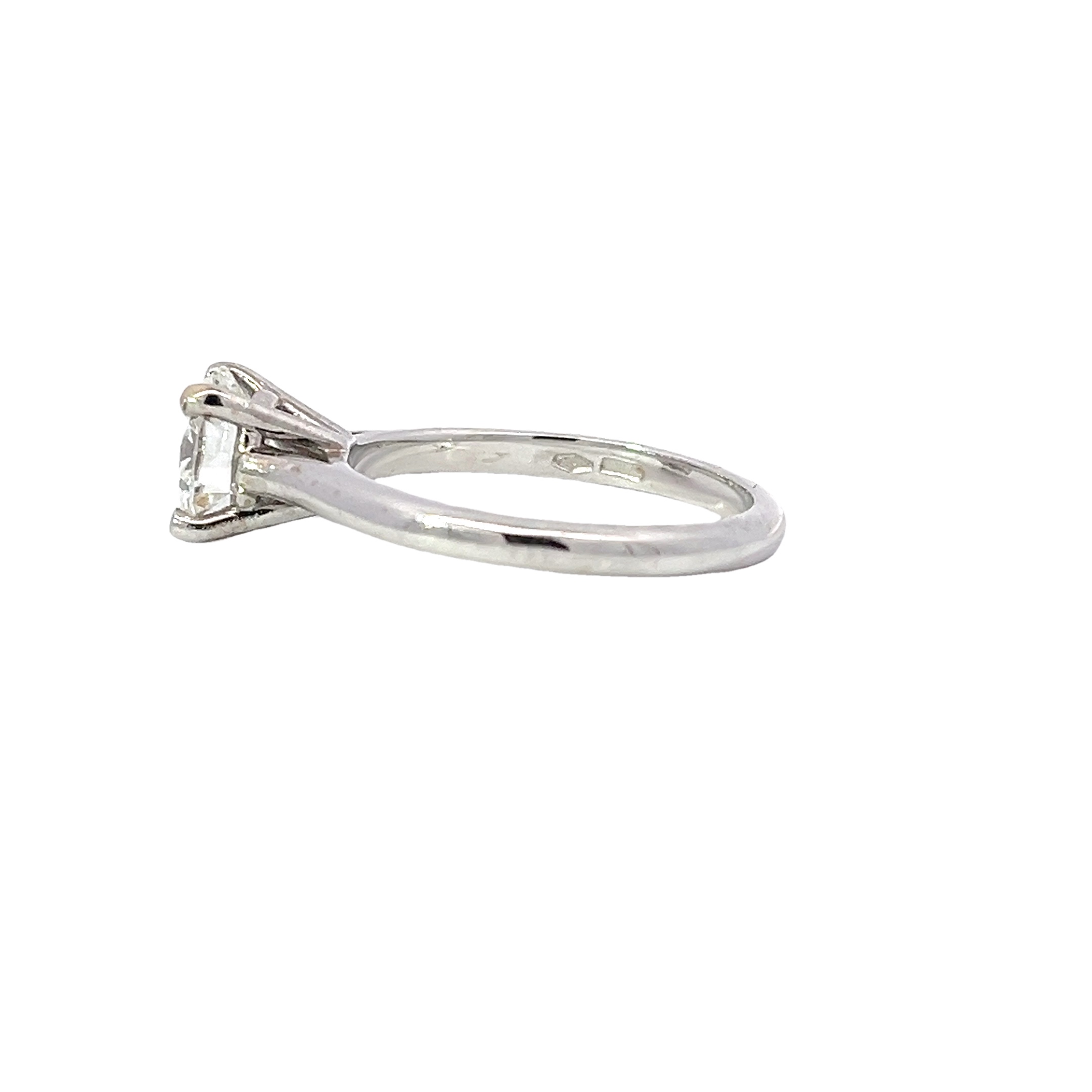 Elegant Diamond Ring2.jpg
