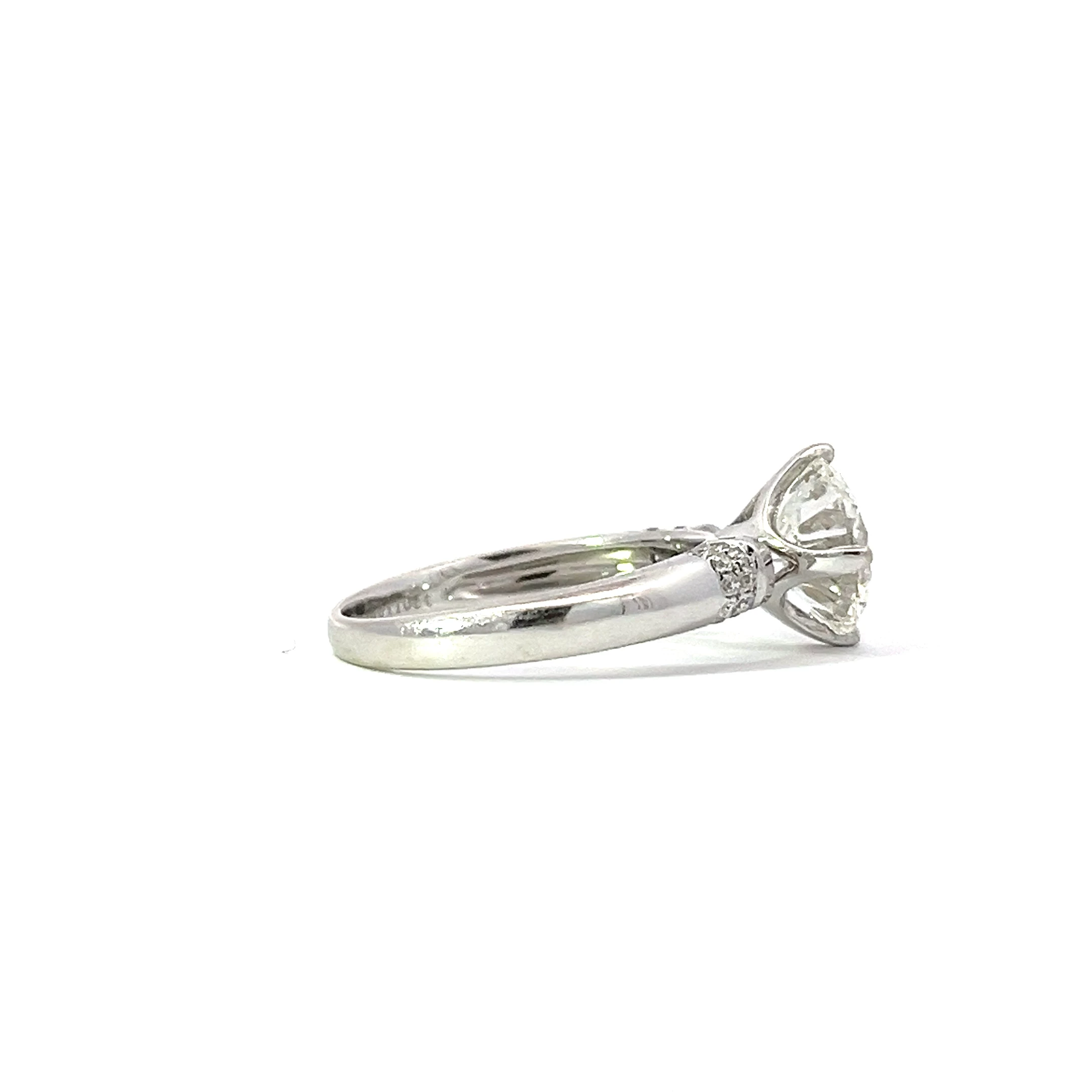 Elegant Diamond Ring3.webp