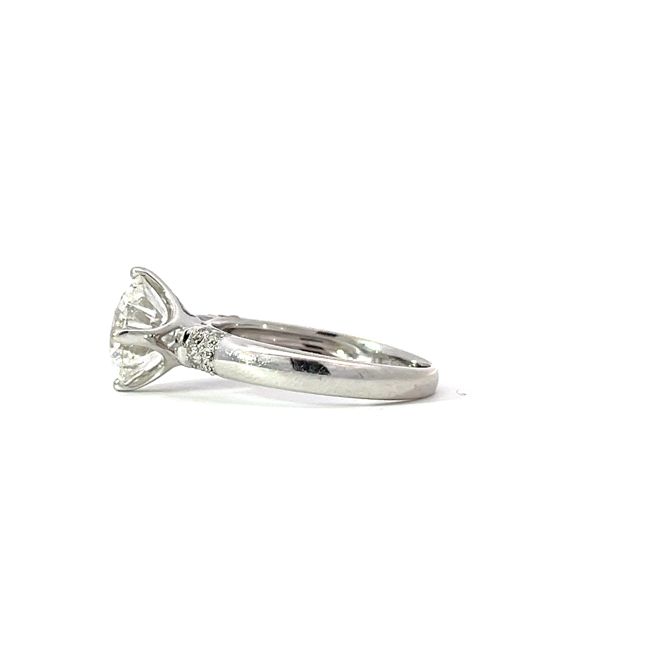 Elegant Diamond Ring1.webp