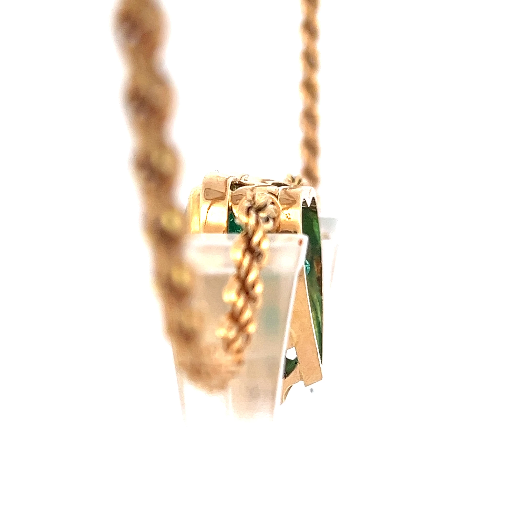 18ct Gold Necklace with Heart-Shaped Gemstone1.webp