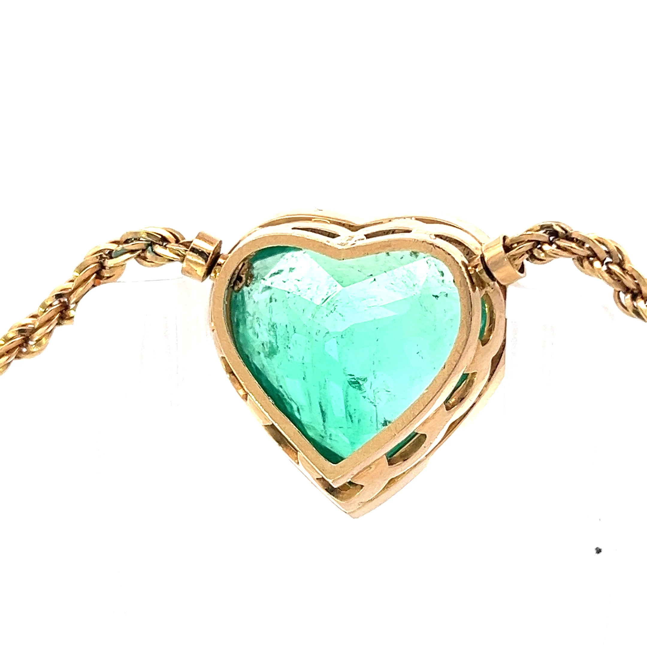18ct Gold Necklace with Heart-Shaped Gemstone2.webp