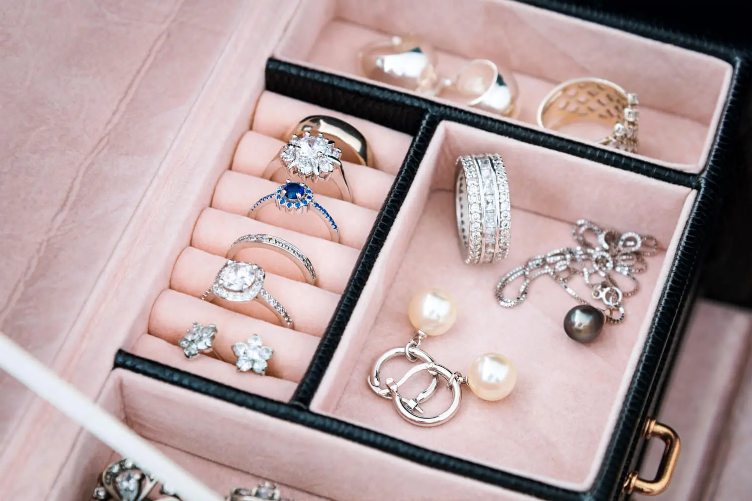 How to recognize the valuable jewelry in your jewelry box