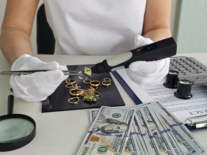 Banco dei pegni o online: Dove andare per convertire i propri preziosi in denaro