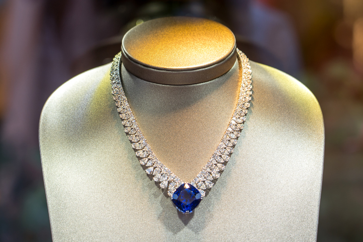 vente de bijoux aux enchères