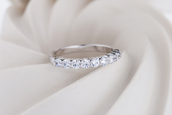bague pavée