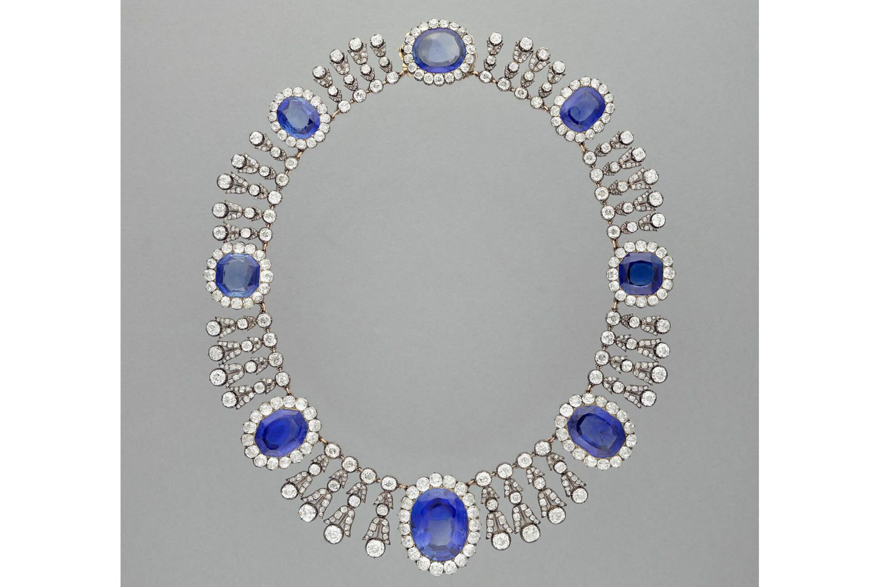 Collier de la parure de saphirs de la reine Marie-Amélie et de la Reine Hortense