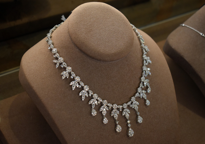 Pourquoi le prix des diamants diffère-t-il de leur valeur de revente?